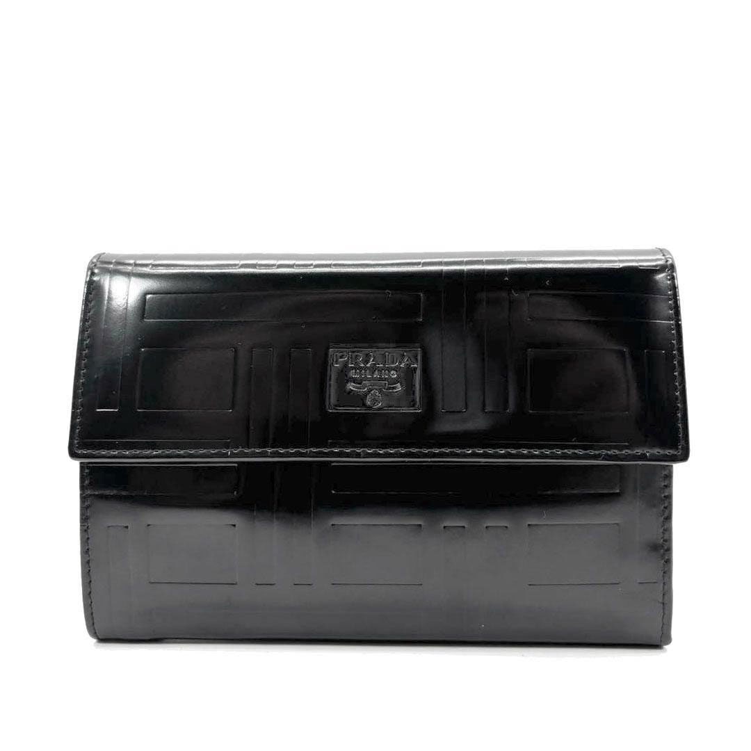 PRADA ブラックレザー 三つ折り財布 PRADA プラダ 三つ折り財布 パテントレザー ブラック | 財布