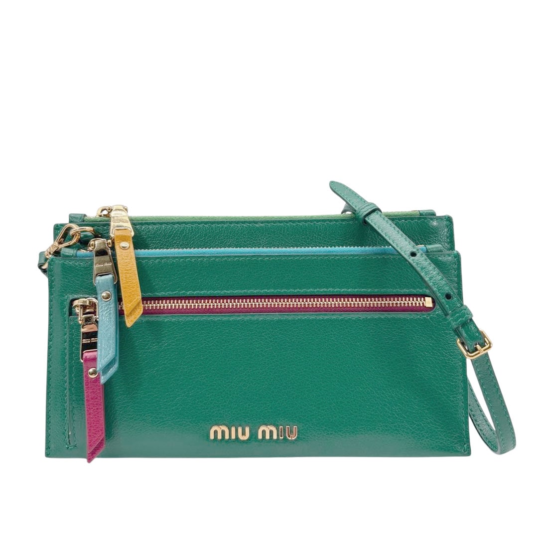 miumiu ミュウミュウ ショルダーポーチ  レザー グリーン系/ゴールド金具