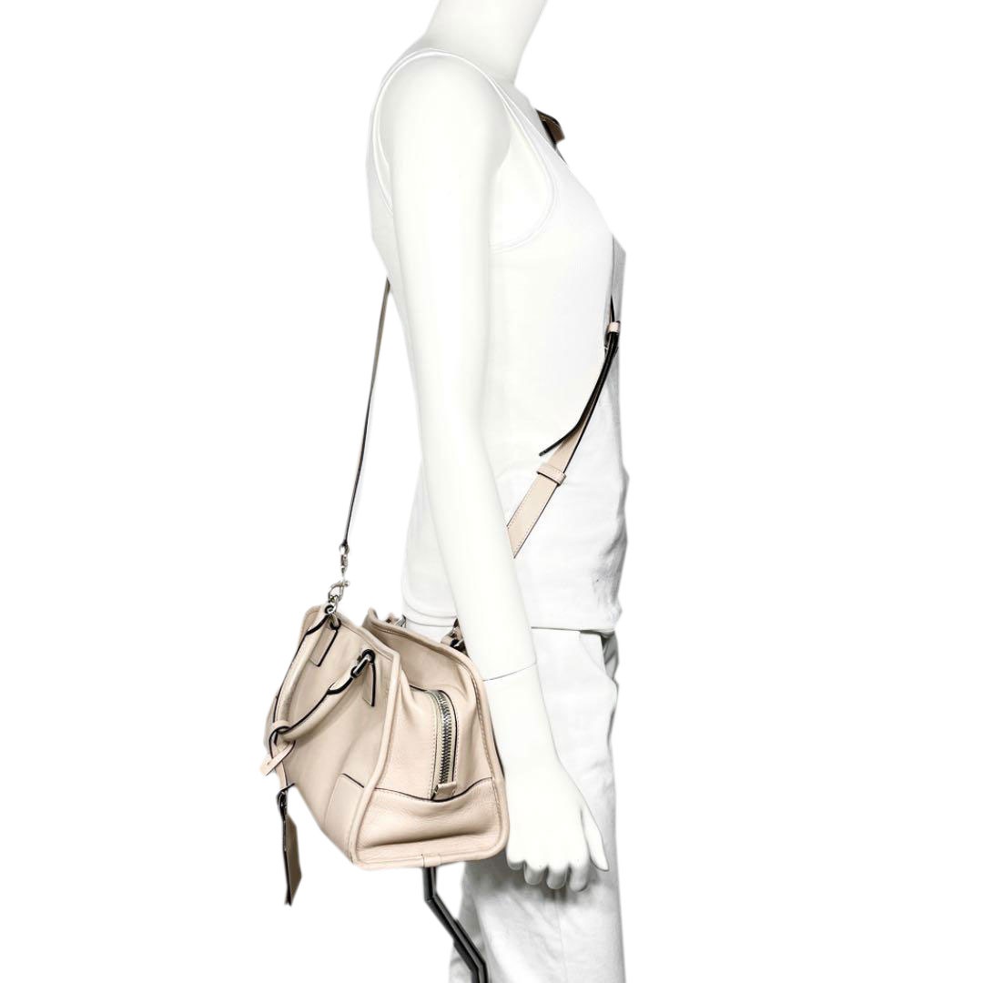 LOEWE ロエベ バッグ アマソナ28 ベージュ レザー ﾊﾞｯｸﾞ ショルダーバッグ
 レザー ベージュ レディース【中古】460 LOEWE ロエベ アマソナ28 2WAYハンドバッグ ショルダーバッグ レザー