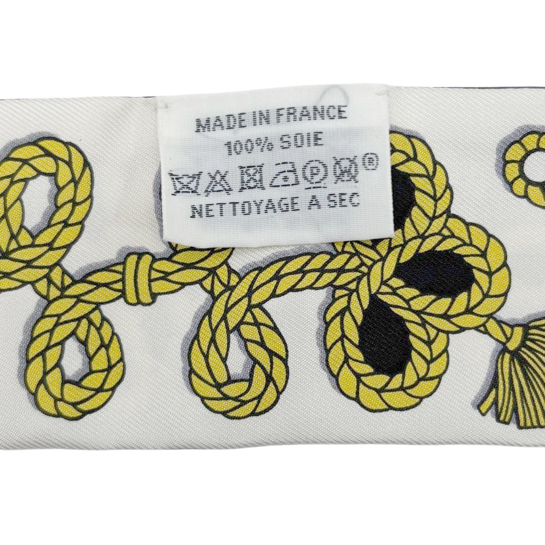 HERMES エルメス スカーフ ツイリー 『Galons et Brandebourgs(飾緒とブランデンブルク飾り)』 シルク ノワール/ゴールド/ブラン 2021SS