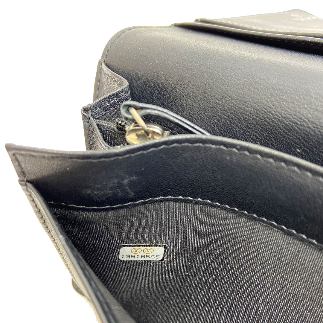 CHANEL シャネル 二つ折り長財布 キャビアスキン ブラック 13番台 （2009年頃製造）