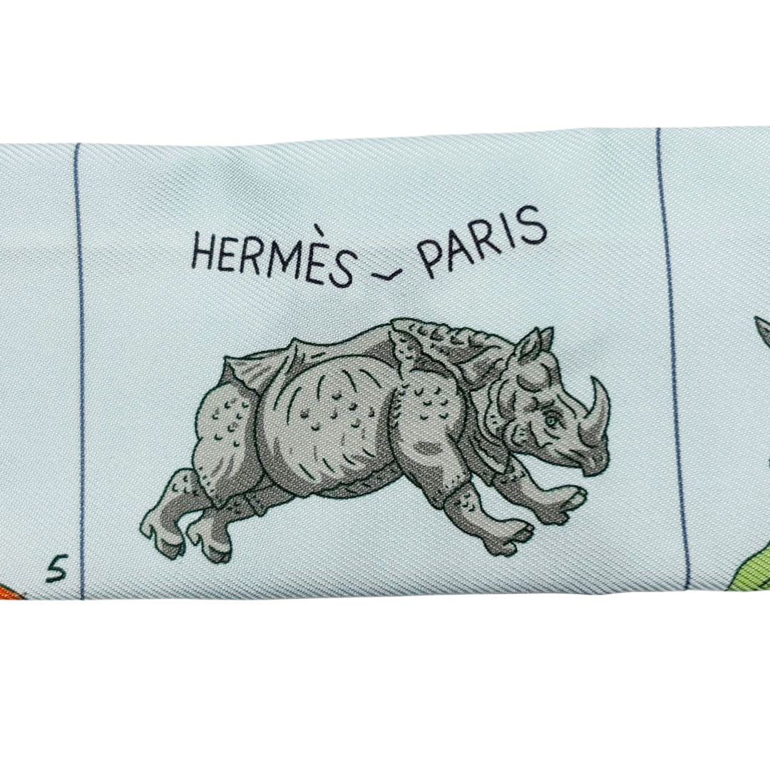 HERMES エルメス スカーフ ツイリー 『PARADE(エルメス・パラード)』 シルク ブルー・グラシエ/ヴェール・アマンド/オール 2024秋冬