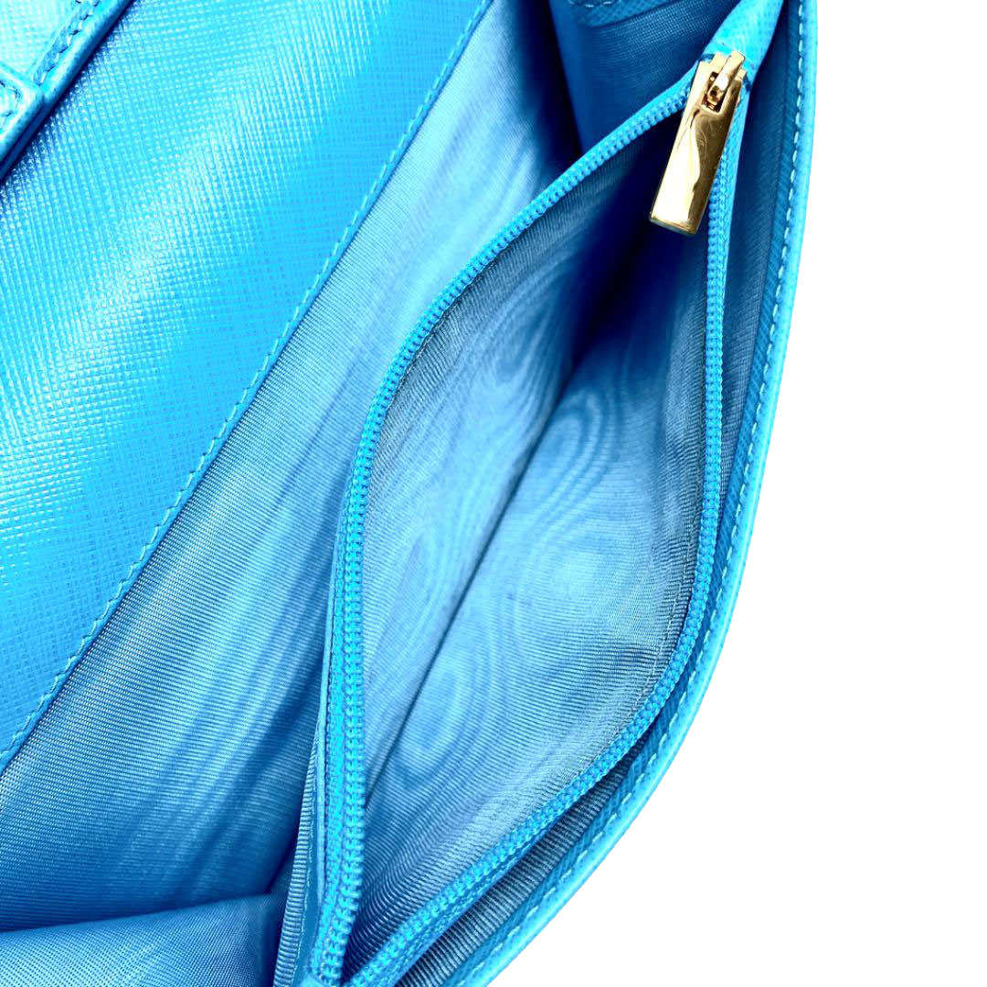 Salvatore Ferragamo サルバトーレ・フェラガモ ヴァラクリップ 二つ折り長財布 レザー ターコイズブルー ゴールド金具