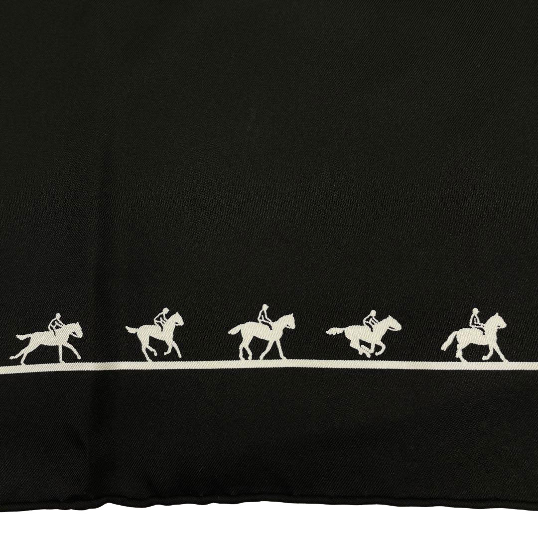 エルメス HERMES シルクスカーフ クリーム/ブランノワール カレ70