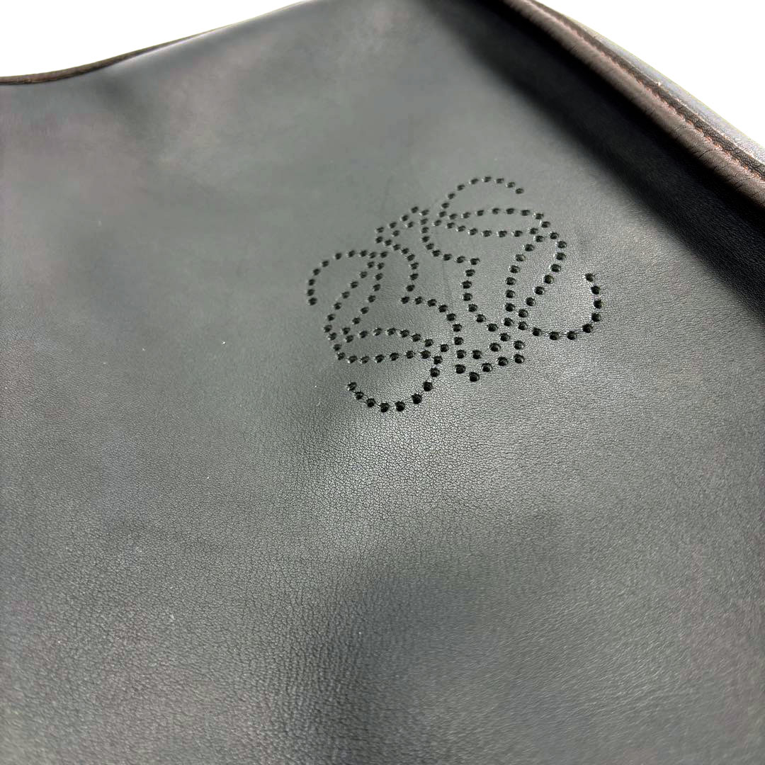 LOEWE ロエベ 斜め掛け ショルダーバッグ アナグラム パンチングロゴ レザー ブラック/ブラウン