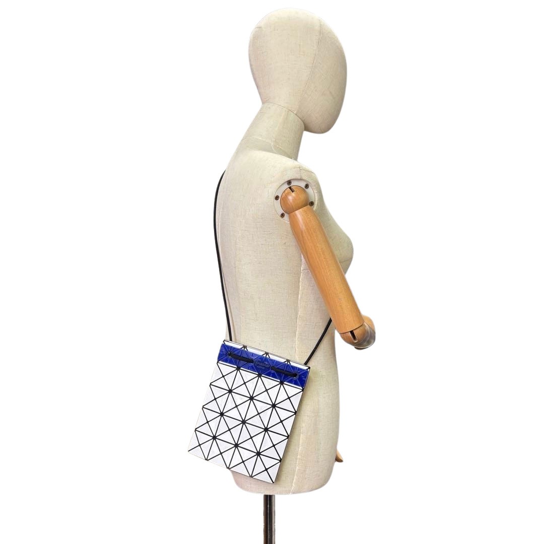 ISSEY MIYAKE BAOBAO イッセイミヤケ バオバオ プリズム ショルダーポシェット 限定品 ホワイト BB91-AG921