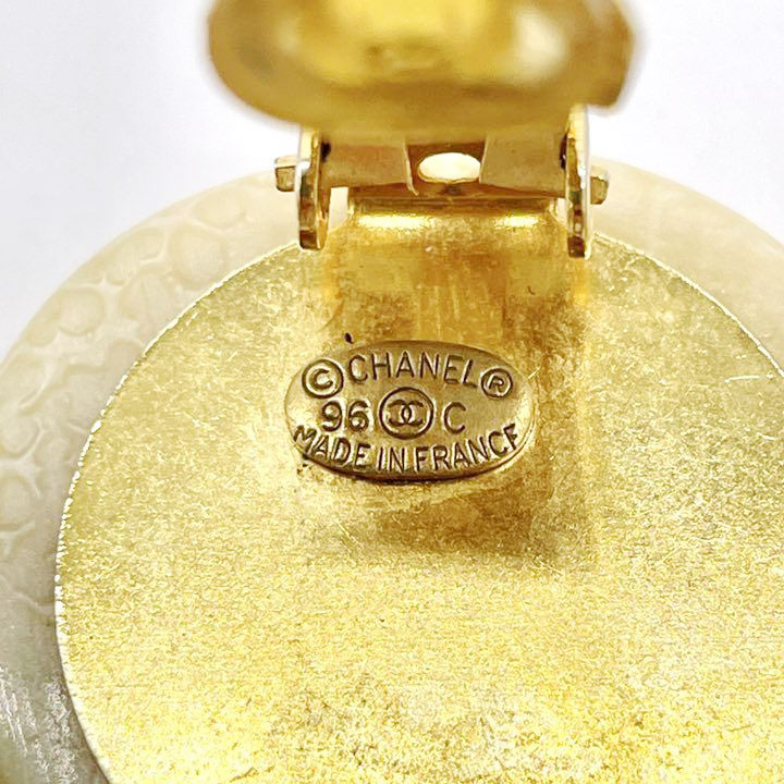 CHANEL シャネル イヤリング ラウンド ココマーク マーブルホワイト 96C