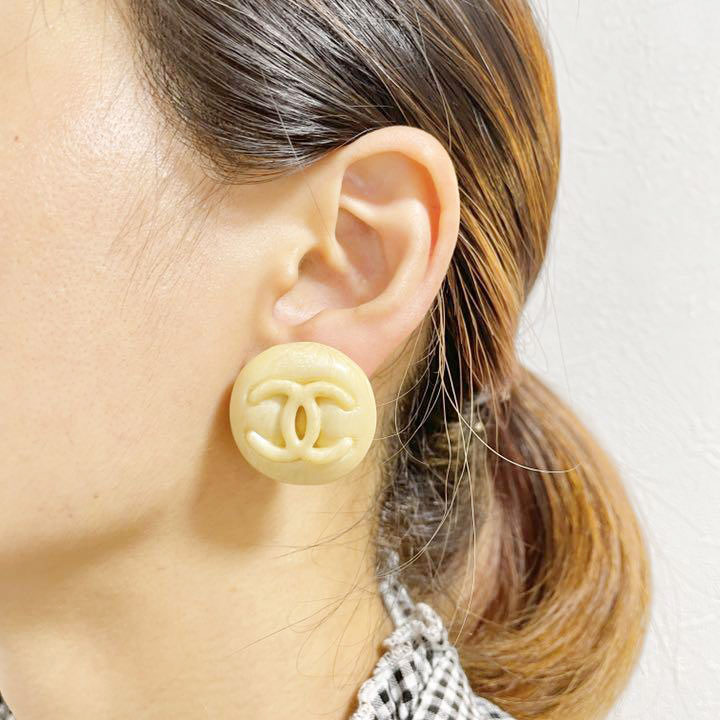 CHANEL シャネル イヤリング ラウンド ココマーク マーブルホワイト 96C