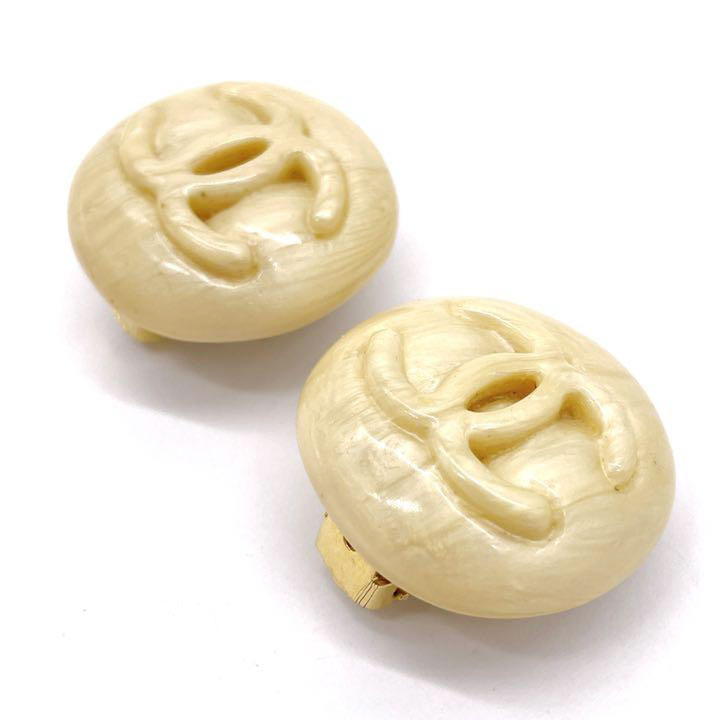 CHANEL シャネル イヤリング ラウンド ココマーク マーブルホワイト 96C