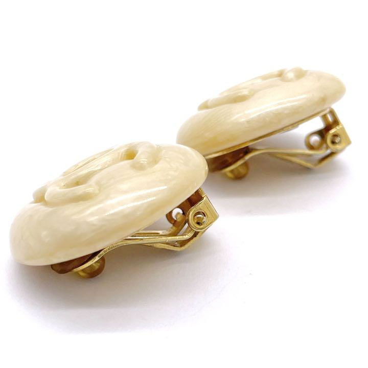 CHANEL シャネル イヤリング ラウンド ココマーク マーブルホワイト 96C