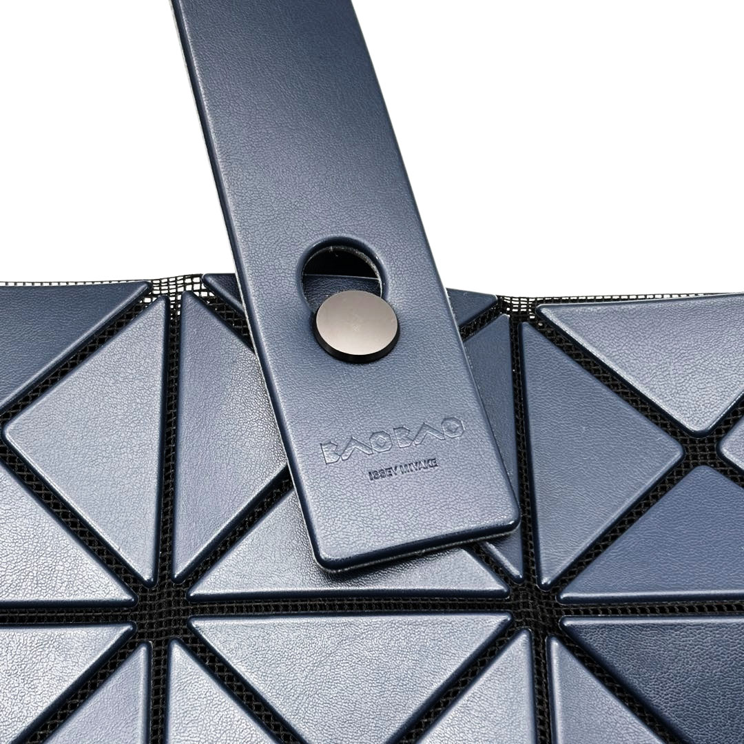 ISSEY MIYAKE BAOBAO イッセイミヤケ バオバオ ルーセントマット トートバッグ 8×8 ネイビー系 BB93-AG672