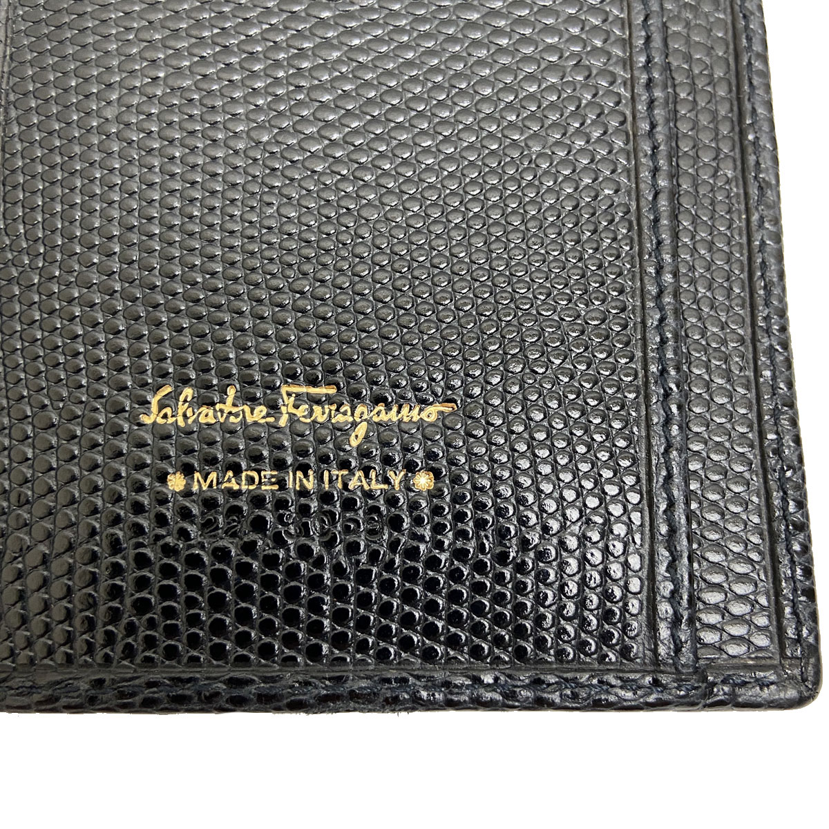 Salvatore Ferragamo サルヴァトーレ フェラガモ ヴァラ 二つ折り長財布 リザード型押しレザー ネイビー ゴールド金具