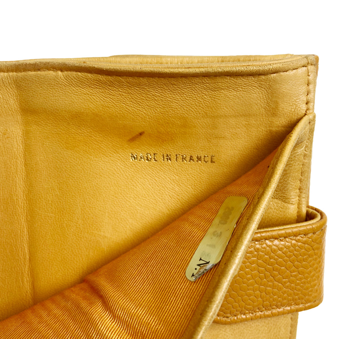 CHANEL シャネル 二つ折り財布 ココマーク キャビアスキン ベージュ 6番台（2000年頃製造）