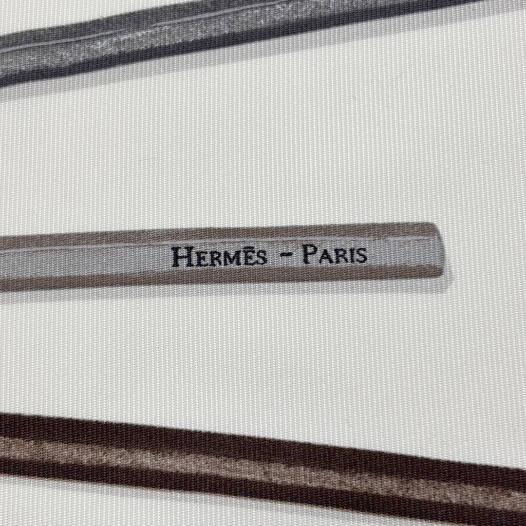 HERMES エルメス スカーフ カレ90 『A VOS CRAYONS(さあ色鉛筆を出して！)』 シルク アイボリー系