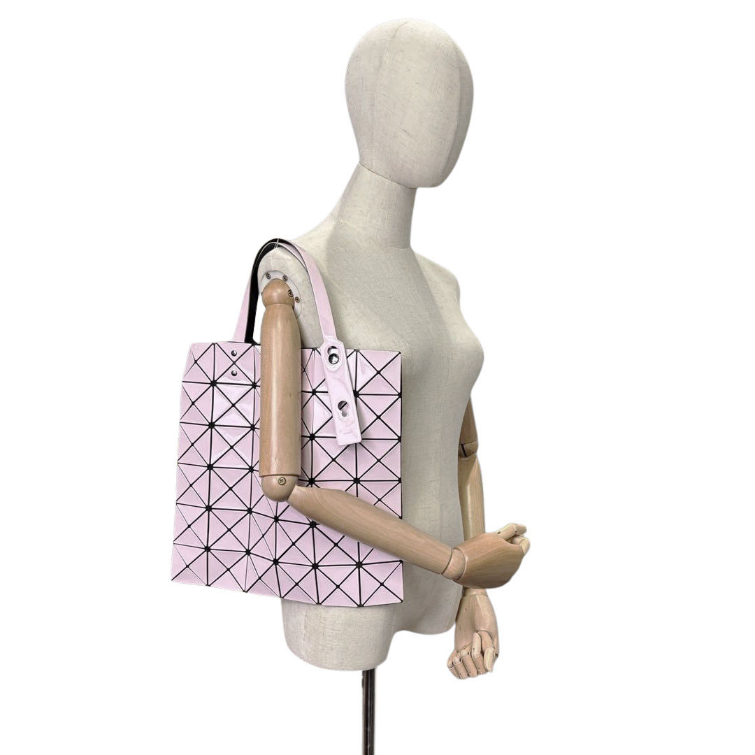 ISSEY MIYAKE BAOBAO イッセイミヤケ バオバオ ルーセント トートバッグ 6×6 ライトピンク BB81-AG532