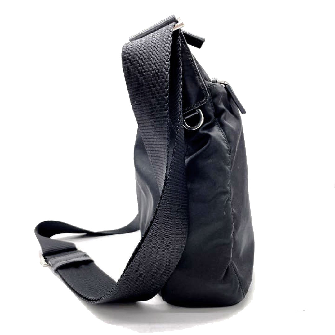 ★韓国の人気★【PRADA】★ナイロンベルトバッ.グ★BLACK★ PRADA - プラダ ショルダーバッグ 三角ロゴ 斜めがけ 白タグ