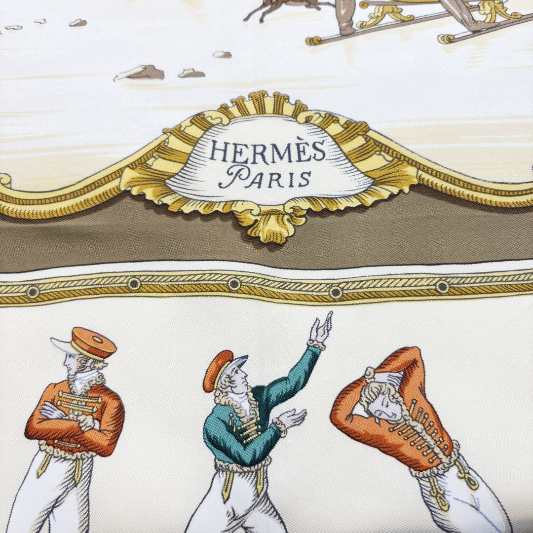 HERMES エルメス スカーフ カレ90 『LES PLAISIRS DU FROID(氷上の喜び)』 シルク ベージュ系