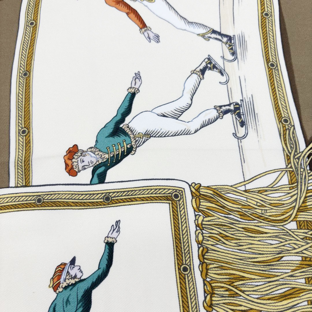 HERMES エルメス スカーフ カレ90 『LES PLAISIRS DU FROID(氷上の喜び)』 シルク ベージュ系