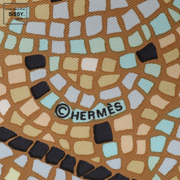 ■エルメス■ カレ90 「SOUS LE CEDRE」 スカーフ シルク 黄緑 ブラウン ブラック 【HERMES】