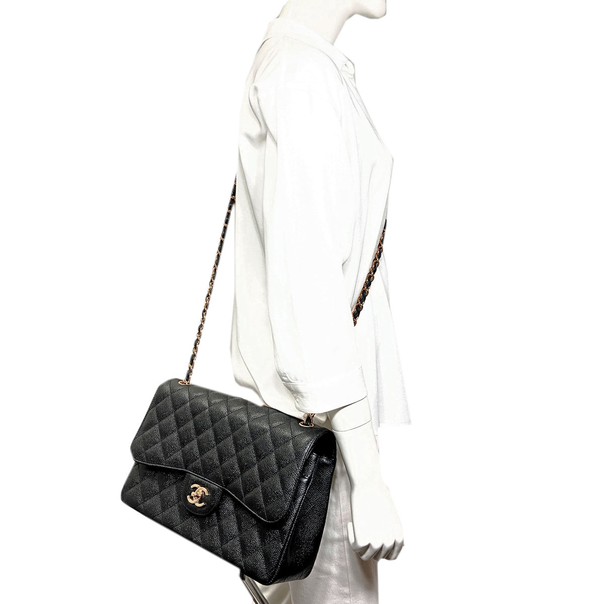 ■シャネル■ マトラッセ チェーンショルダーバッグ キャビアスキン 30cm ブラック 23番台  【CHANEL】
