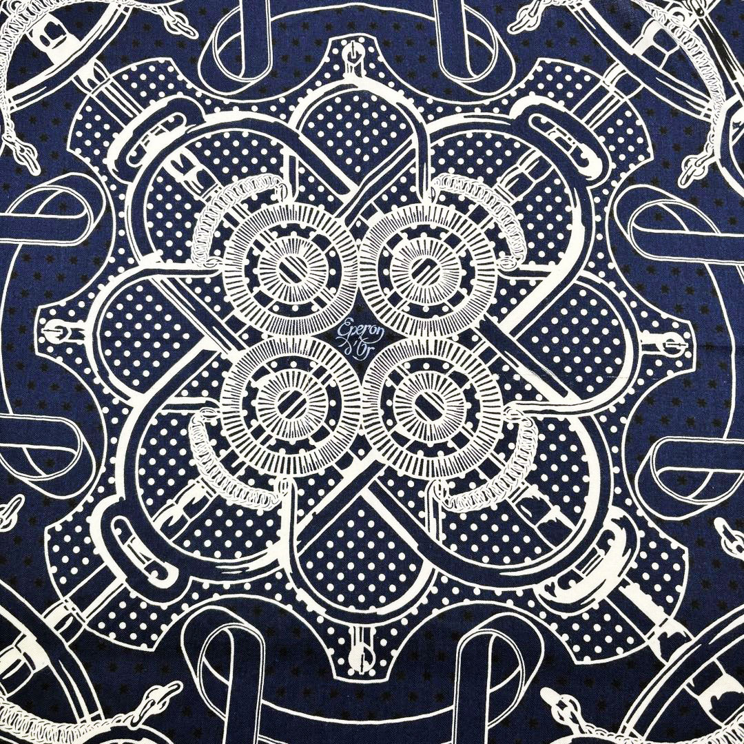 HERMES エルメス ショール カレジェアン140 『Eperon d'Or Bandana(エプロン・ドール・バンダナ)』 カシシル マリン/ホワイト/ブラック