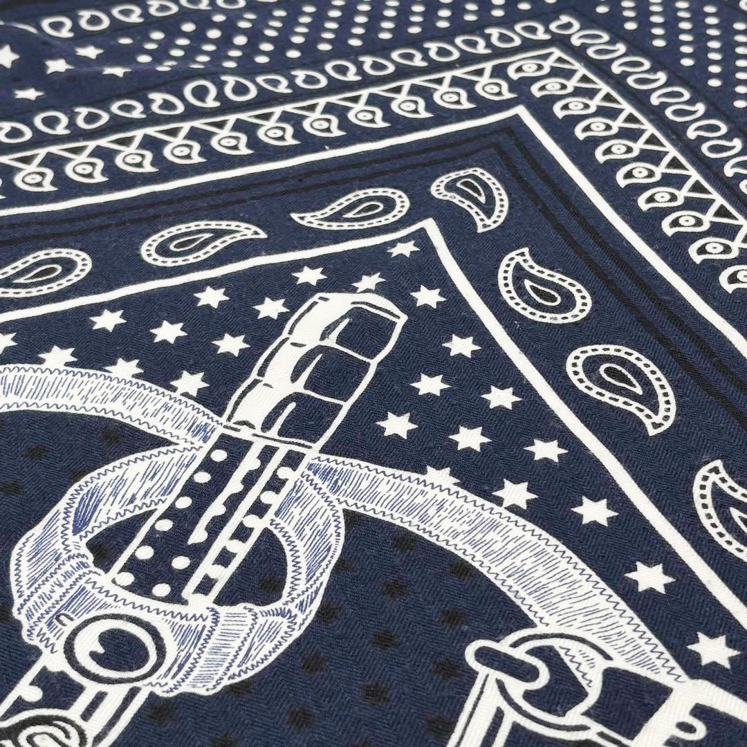 HERMES エルメス ショール カレジェアン140 『Eperon d'Or Bandana(エプロン・ドール・バンダナ)』 カシシル マリン/ホワイト/ブラック