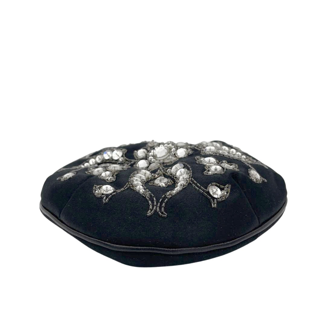 CHANEL シャネル がま口 ポーチ クラッチバッグ ビジュー サテン ブラック ゴールド金具 8番台