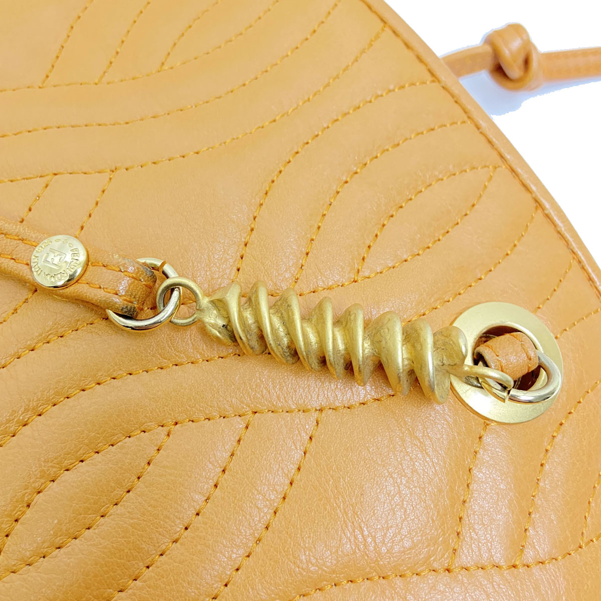 FENDI フェンディ ヴィンテージ ショルダーバッグ タッセルファスナー レザー イエロー系