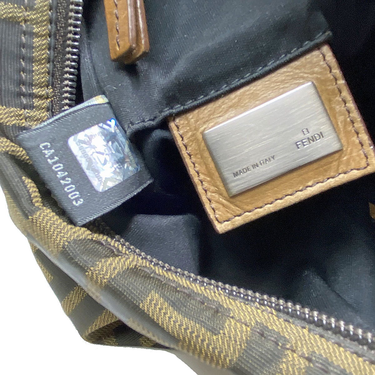 フェンディ ズッカ キャンバス ショルダーバッグ ブラウン FENDI フェンディ ズッカ柄 斜め掛けショルダーバッグ