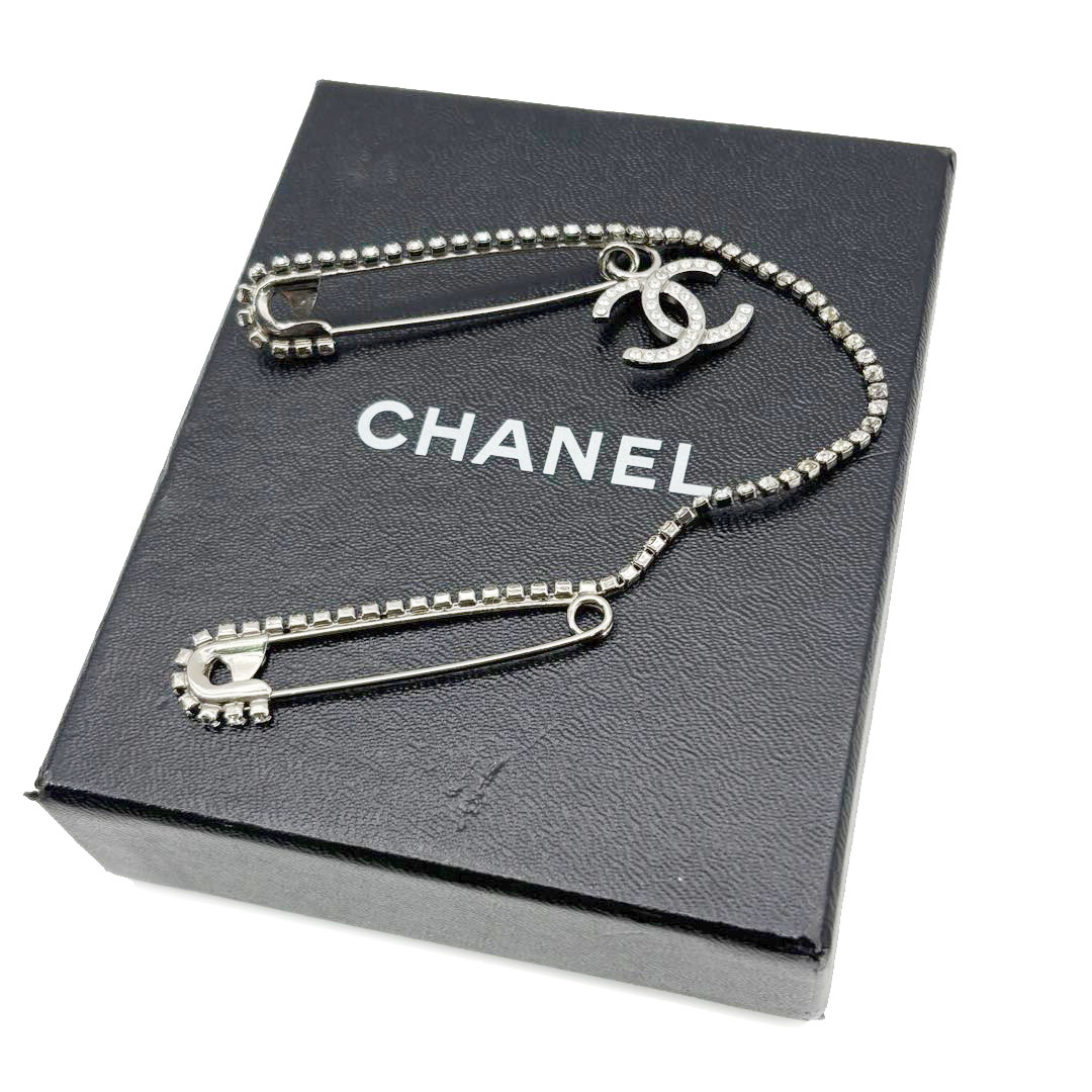 CHANEL シャネル ブローチ ダブル安全ピン ココマーク ラインストーン