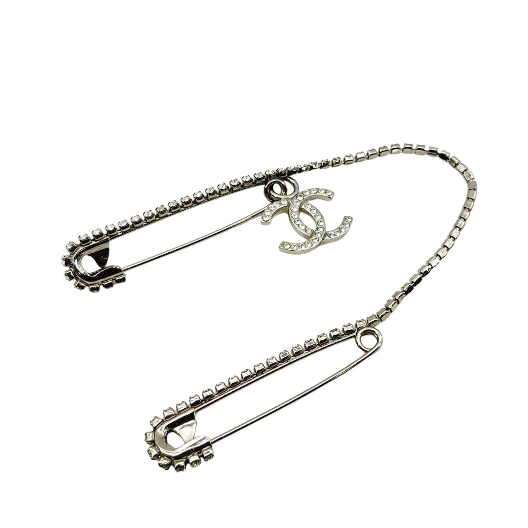 CHANEL シャネル ブローチ ダブル安全ピン ココマーク ラインストーン 01P シルバー