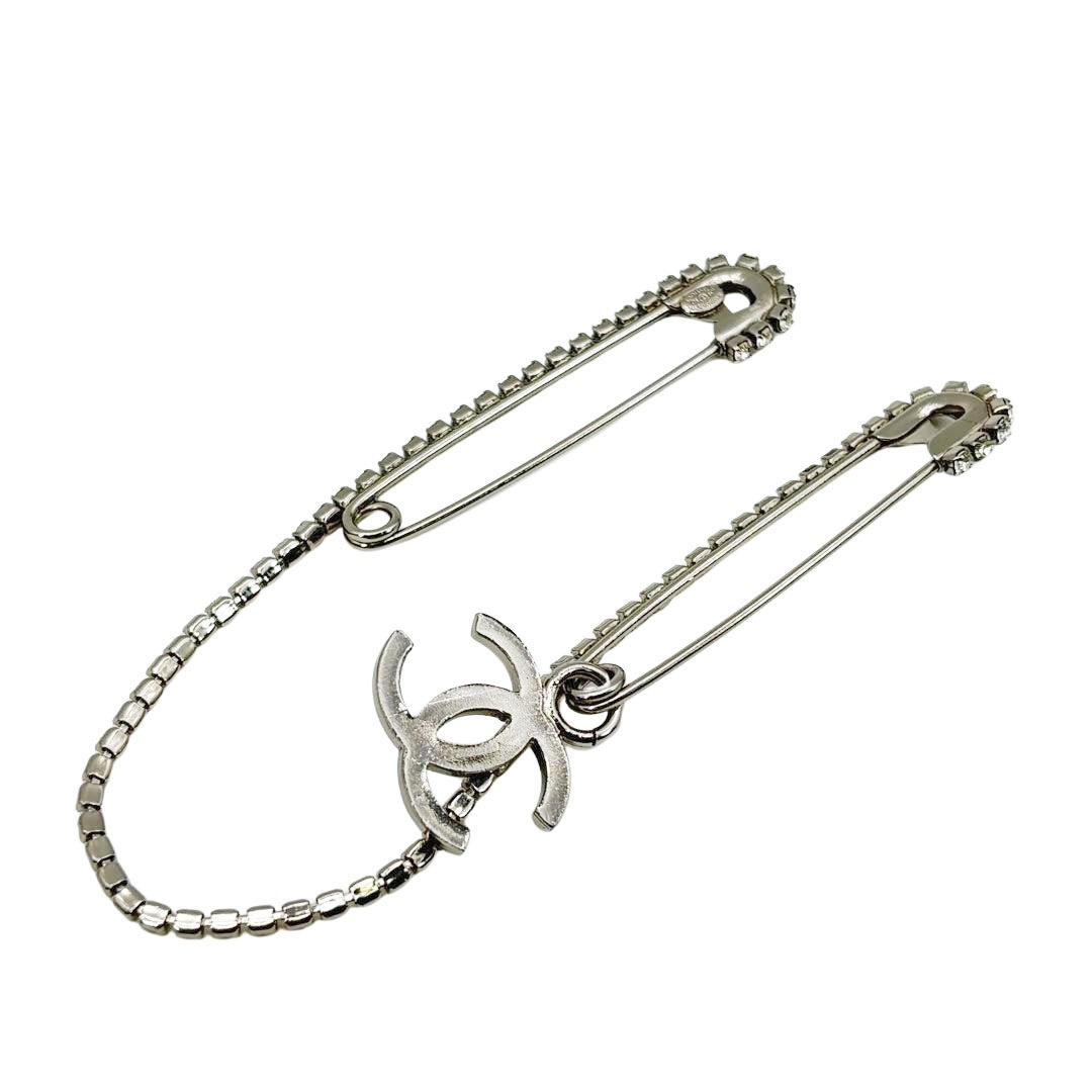 CHANEL シャネル ブローチ ダブル安全ピン ココマーク ラインストーン 01P シルバー