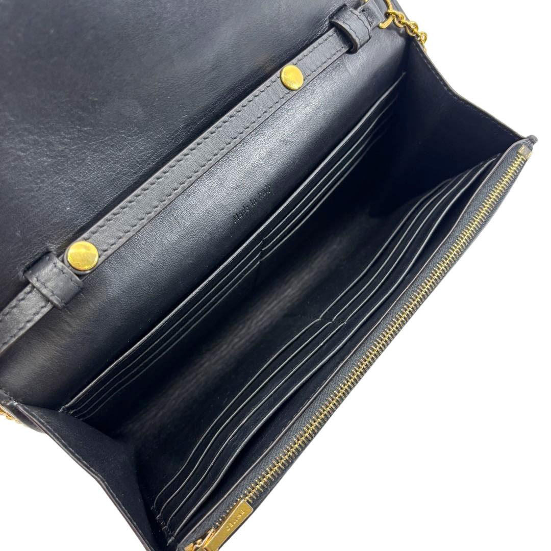 CELINE セリーヌ ポケット ラージ フラップ オン チェーンウォレット 財布 レザー ブラック/ゴールド金具