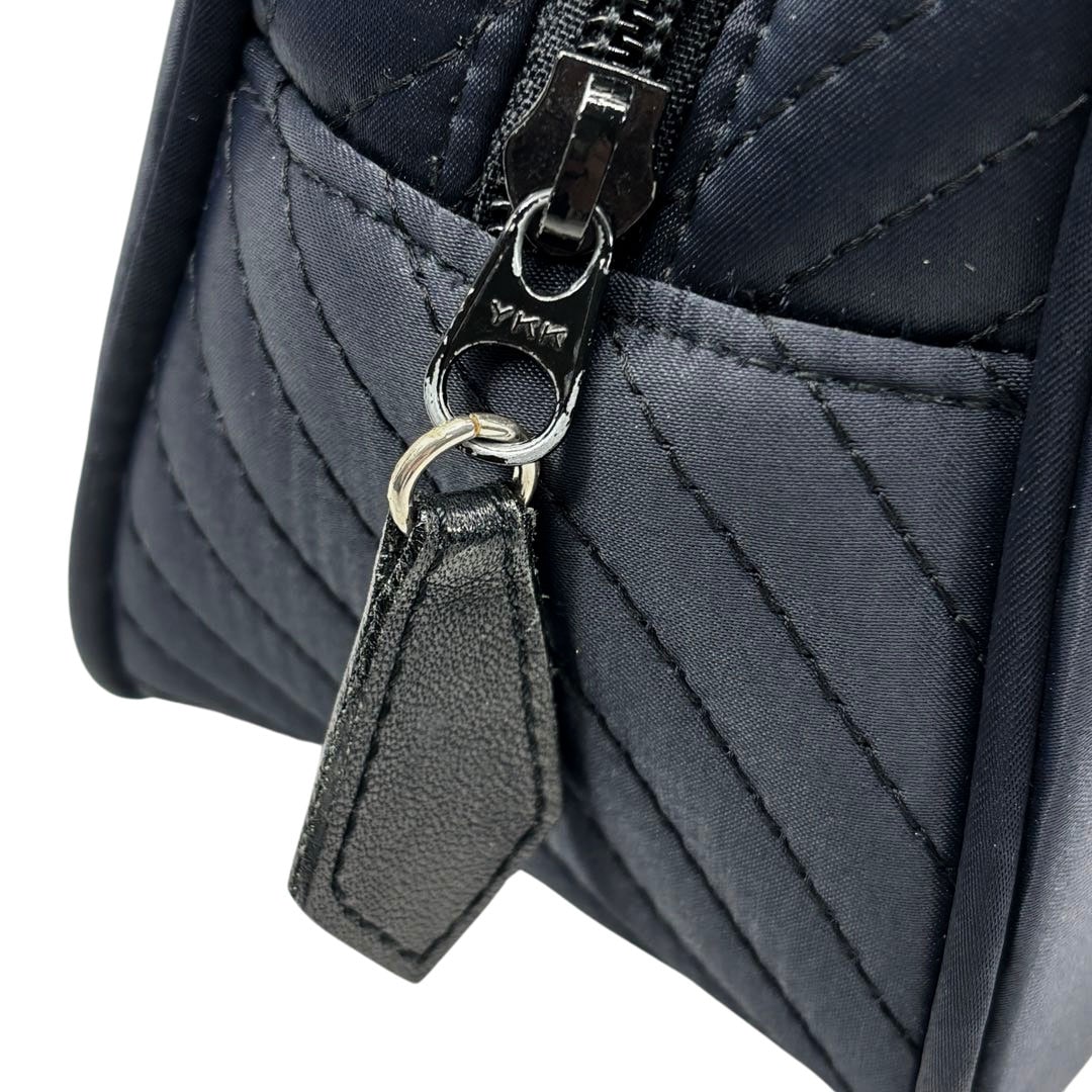 YvesSaintLaurent イヴサンローラン エンボスロゴ ハンドバッグ Yves Saint Laurent イヴサンローラン ミニハンドバッグ