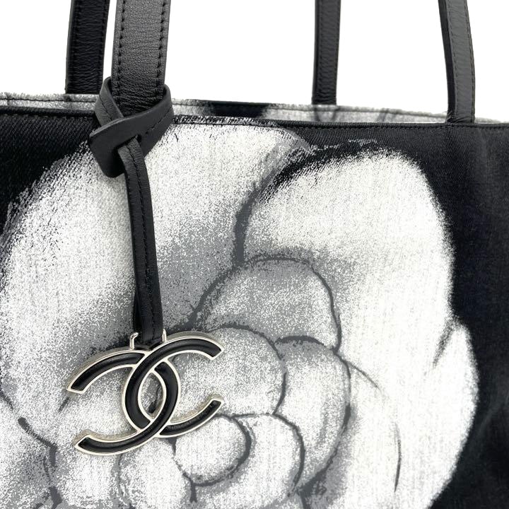 CHANEL シャネル トートバッグ カメリア キャンバス レザー ホワイト ブラック 23番台 A91422