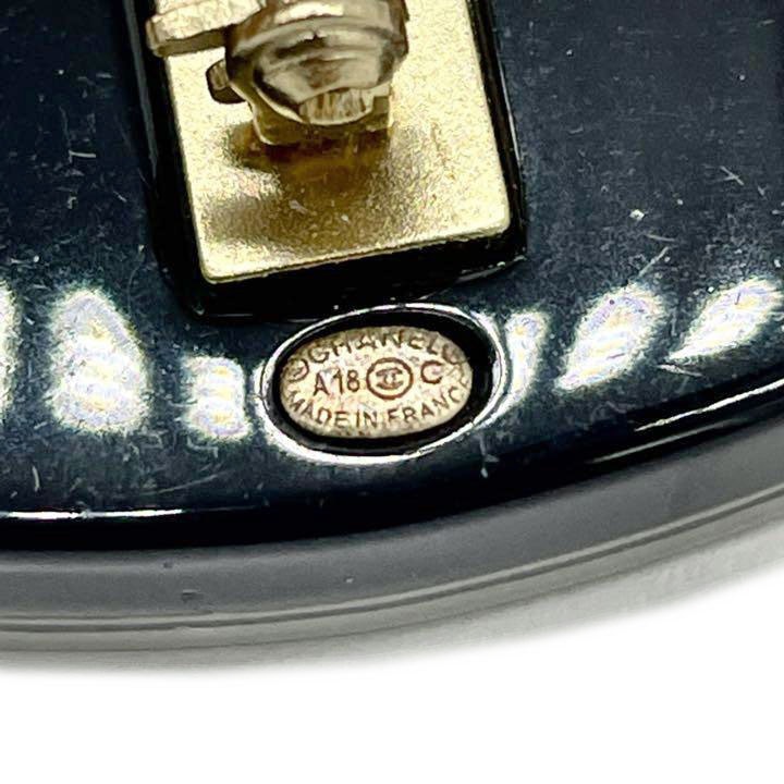CHANEL シャネル ブローチ 洋服モチーフ レジン フェイクパール ブラック ホワイト  A18C