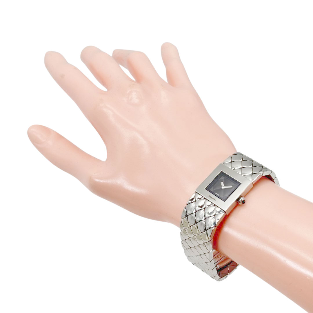 CHANEL シャネル レディース腕時計 マトラッセ QZ シルバー 黒文字盤 H0009