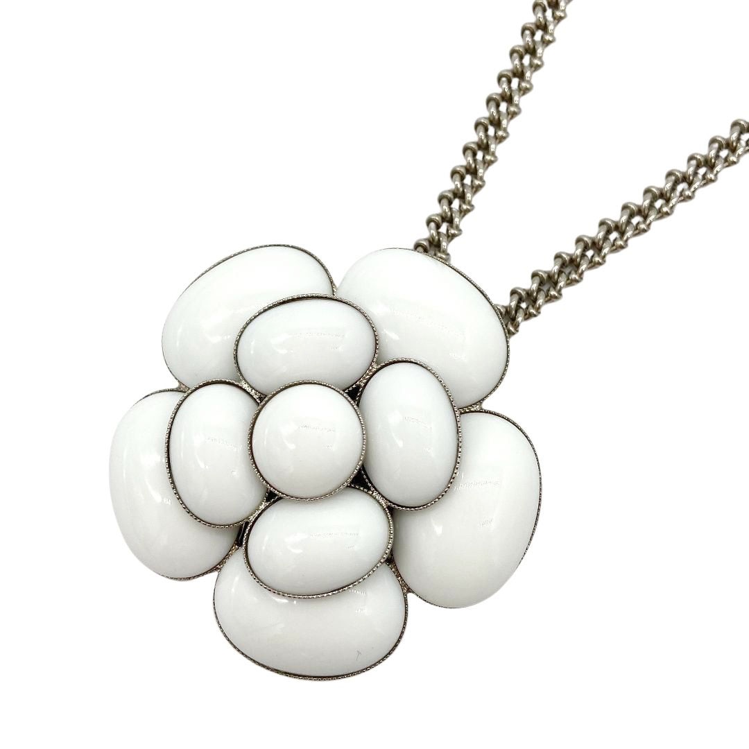 希少 CHANEL シャネル ネックレス カメリア スクエア シルバー製 CHANEL シャネル ネックレス カメリア ホワイト シルバー 98C