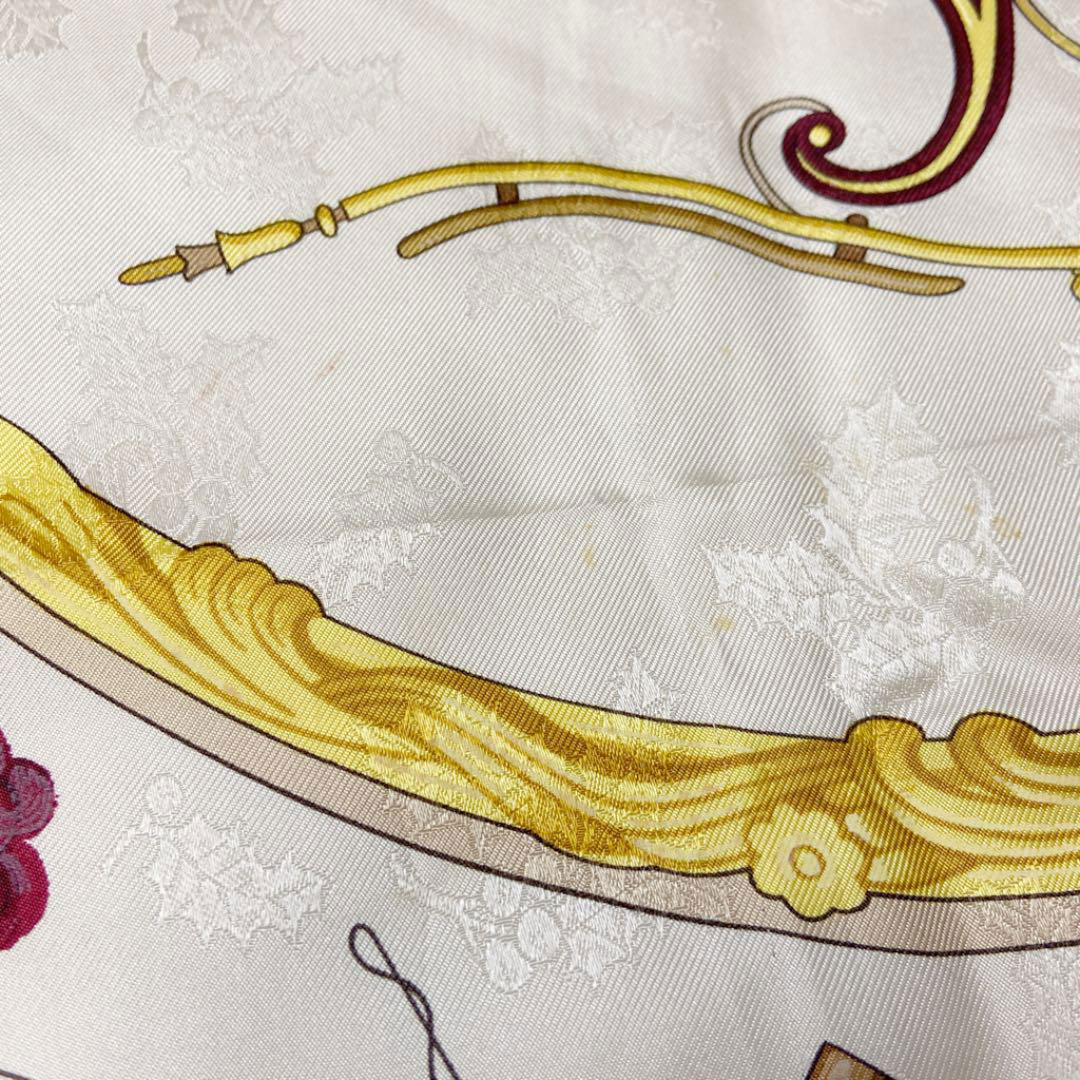 HERMES エルメス スカーフ カレ90 シルク 『Plumes et Grelots（羽飾り