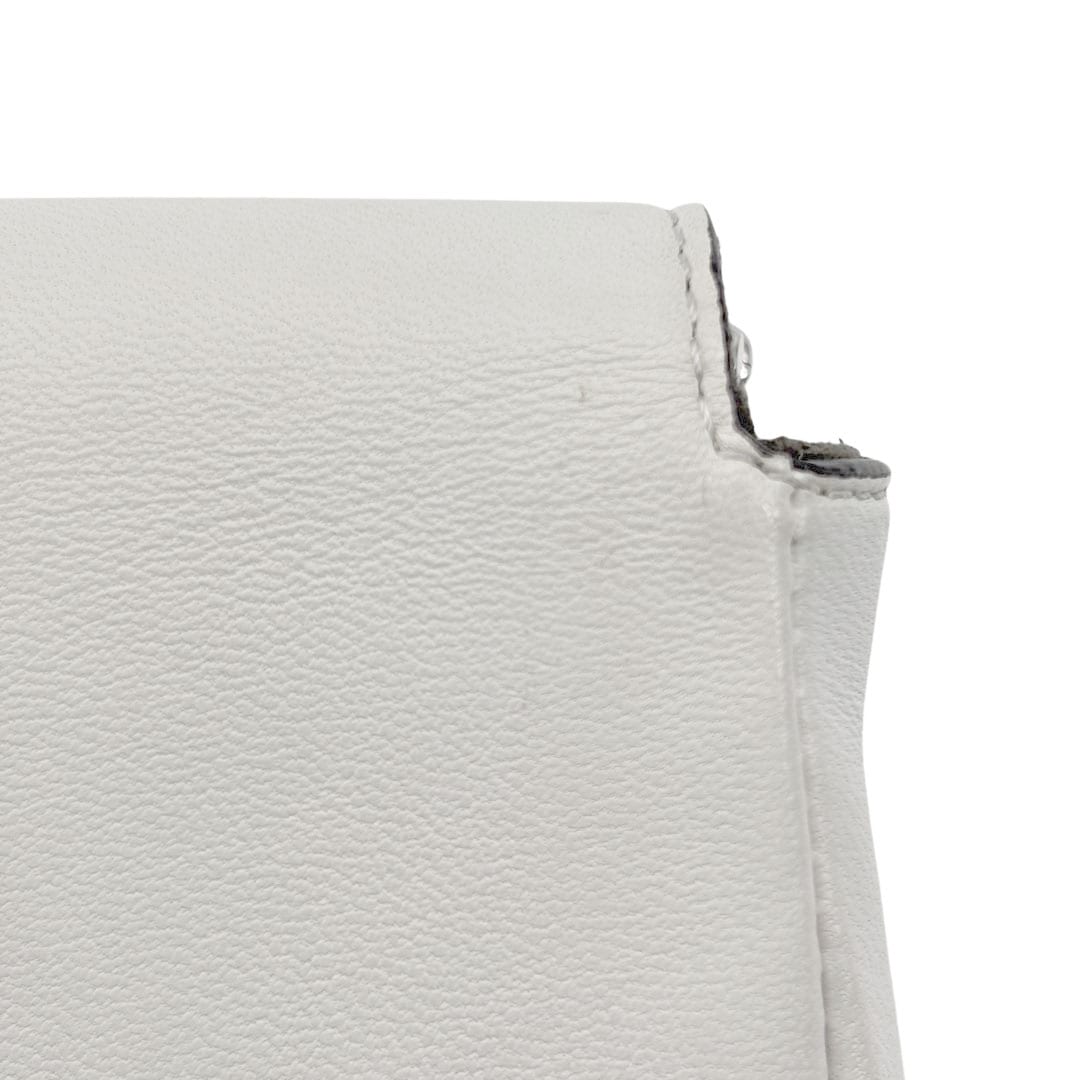 FENDI ホワイトパスポートケース FENDI ホワイトパスポートケース FENDI ホワイトパスポートケース