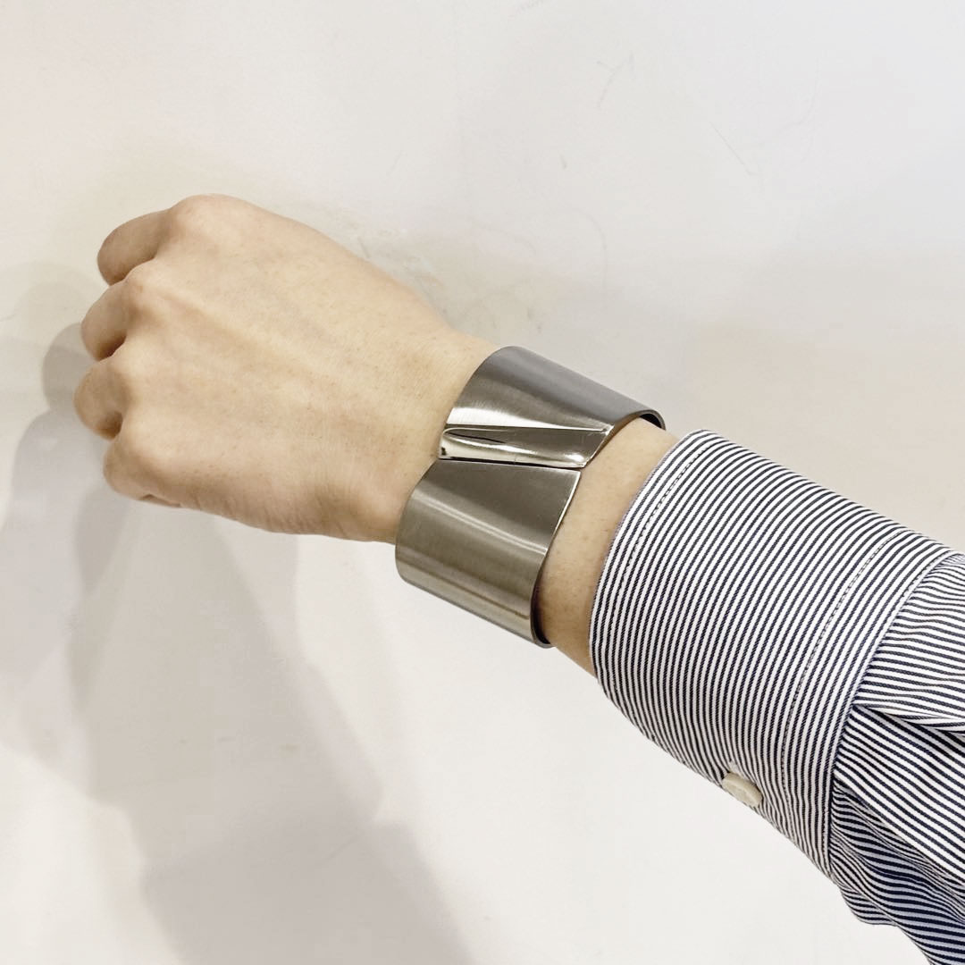 LOEWE ロエベ ワイドカフバングル ロゴ メタル シルバー メンズ