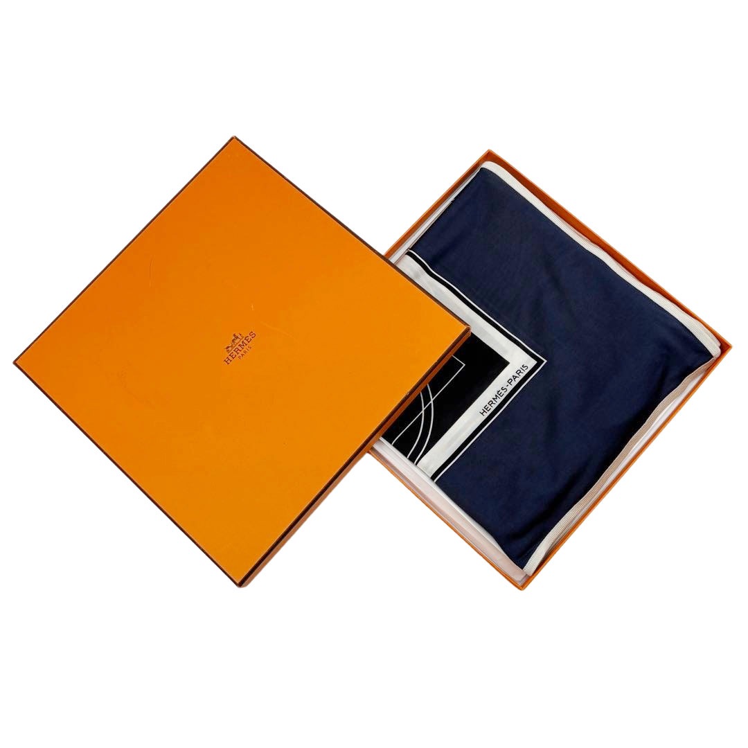 HERMES エルメス スカーフ スムーズカレ90 『EX-LIBRIS(エクスリブリス)』 シルクジャージー ブラック/ネイビー/ホワイト