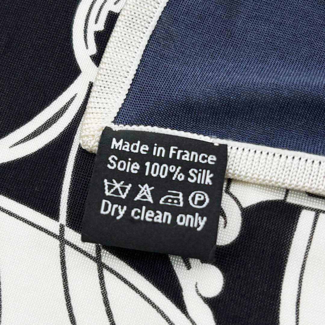 HERMES エルメス スカーフ スムーズカレ90 『EX-LIBRIS(エクスリブリス)』 シルクジャージー ブラック/ネイビー/ホワイト