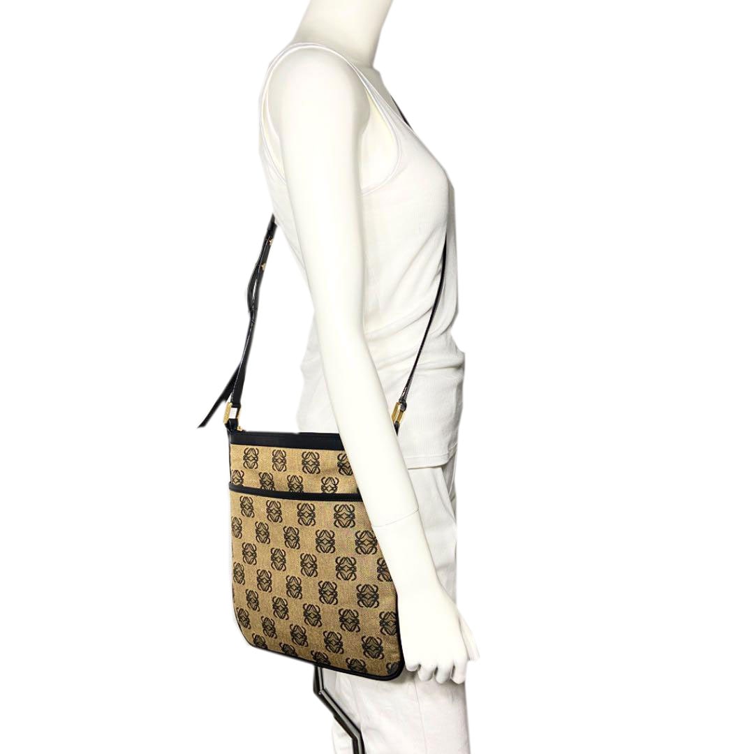 LOEWE ロエベ 斜め掛けショルダーバッグ アナグラム キャンバス ベージュ系 ブラック