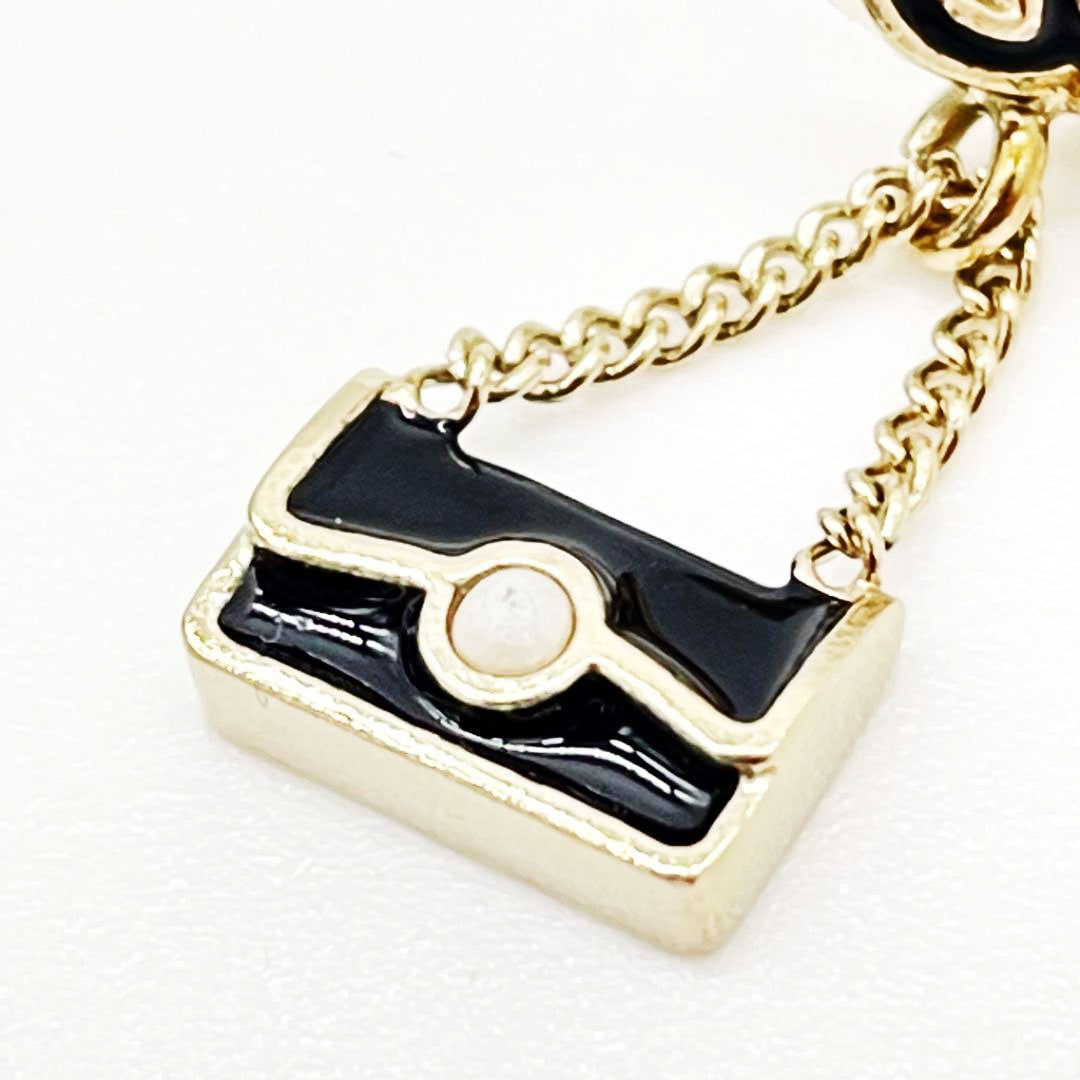 CHANEL シャネル　ピアス　バッグモチーフ　13B CHANEL シャネル ピアス バッグモチーフ ココマーク フェイク