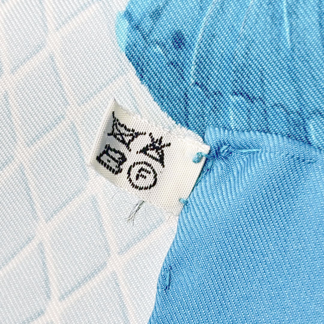 HERMES エルメス ヴィンテージスカーフ カレ90 『FARANDOLE(プロヴァンス地方の踊り)』 蝶々柄 シルク ライトブルー系