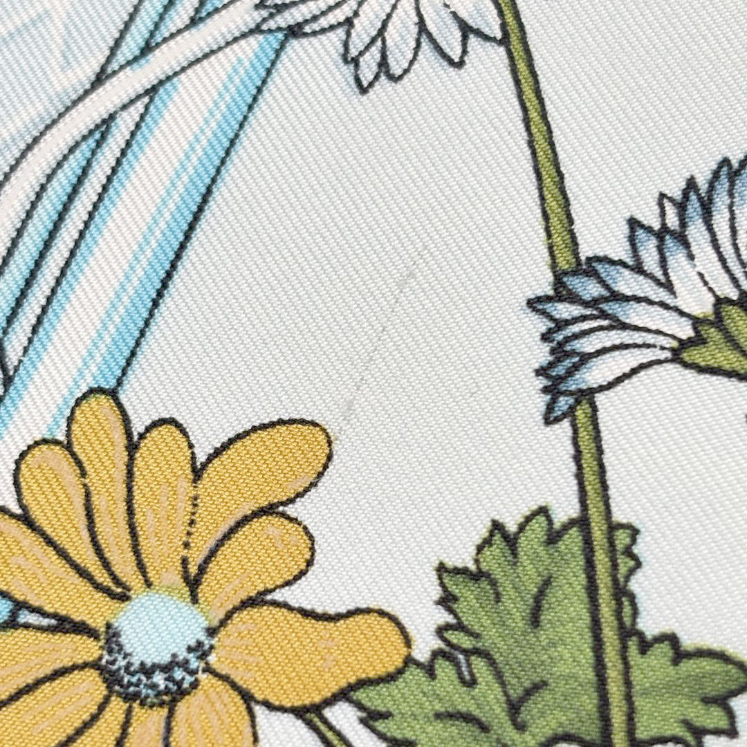 HERMES エルメス ヴィンテージスカーフ カレ90 『FARANDOLE(プロヴァンス地方の踊り)』 蝶々柄 シルク ライトブルー系