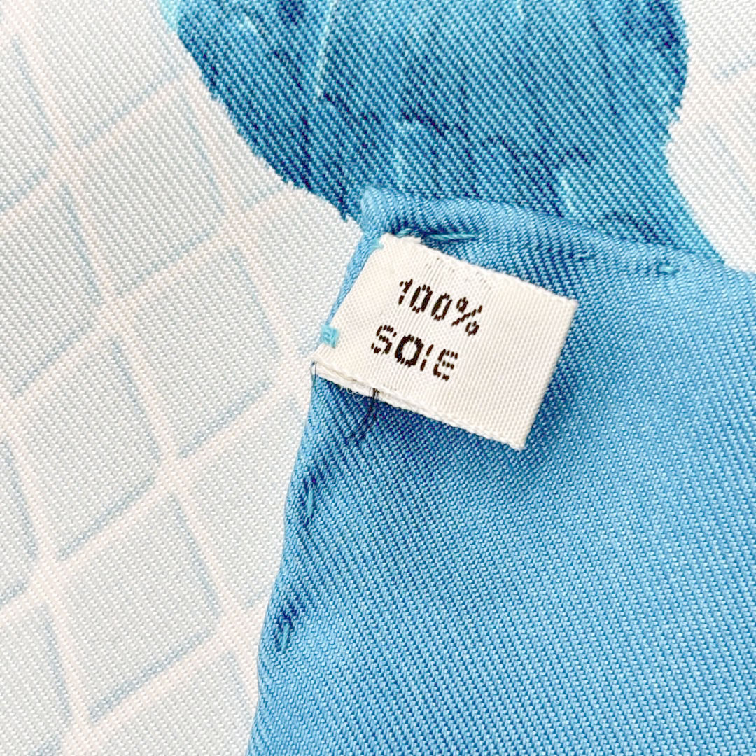 HERMES エルメス ヴィンテージスカーフ カレ90 『FARANDOLE(プロヴァンス地方の踊り)』 蝶々柄 シルク ライトブルー系