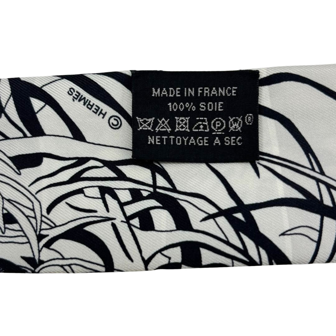 HERMES エルメス スカーフ ツイリー 『JUNGLE LOVE RAINBOW(ジャングルラブレインボー)』 シルク ブラック/グレー系