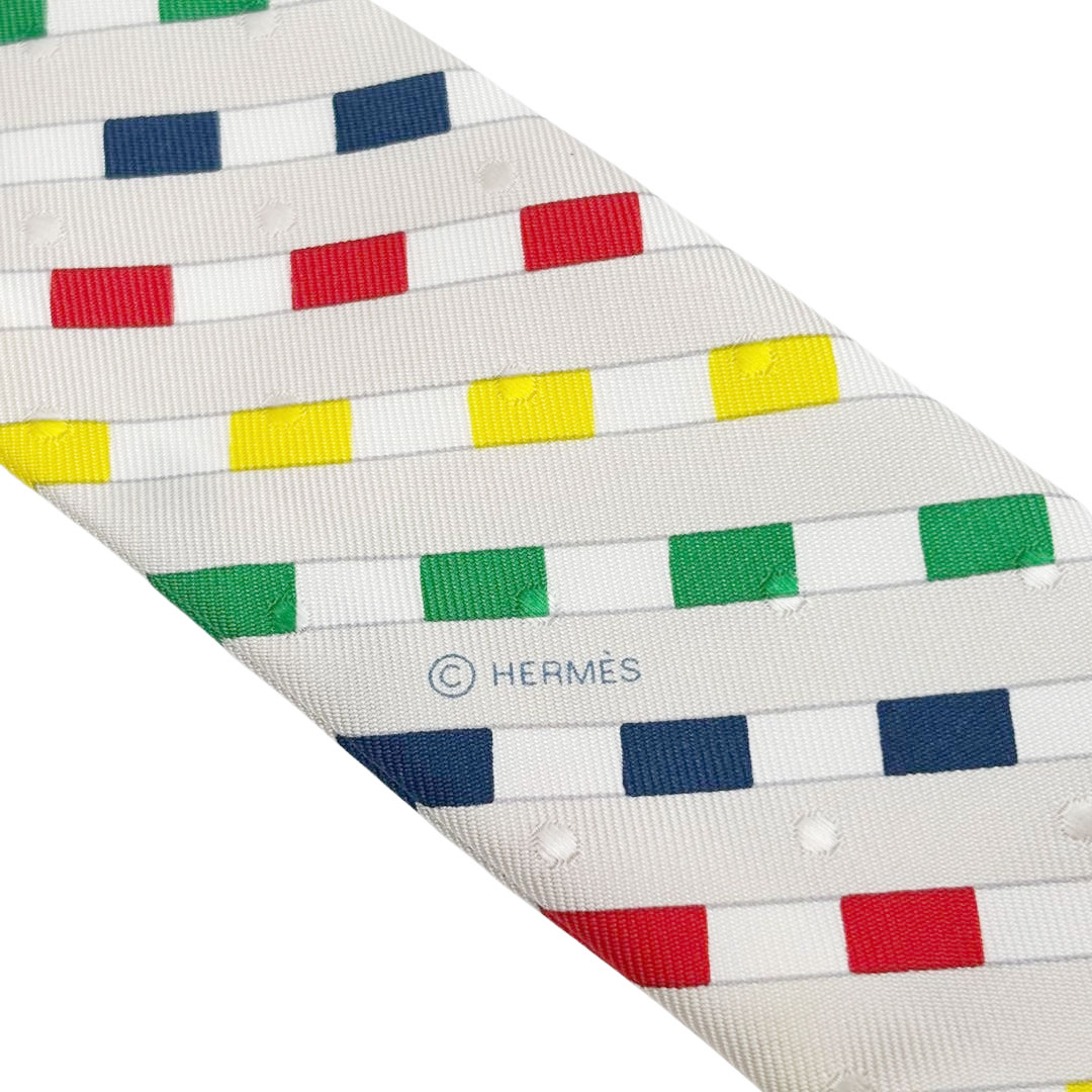 HERMES エルメス スカーフ ツイリー 『BOUCLERIE MODERNE(モダンなバックル)』 シルク クレ/ブルー/ルージュ